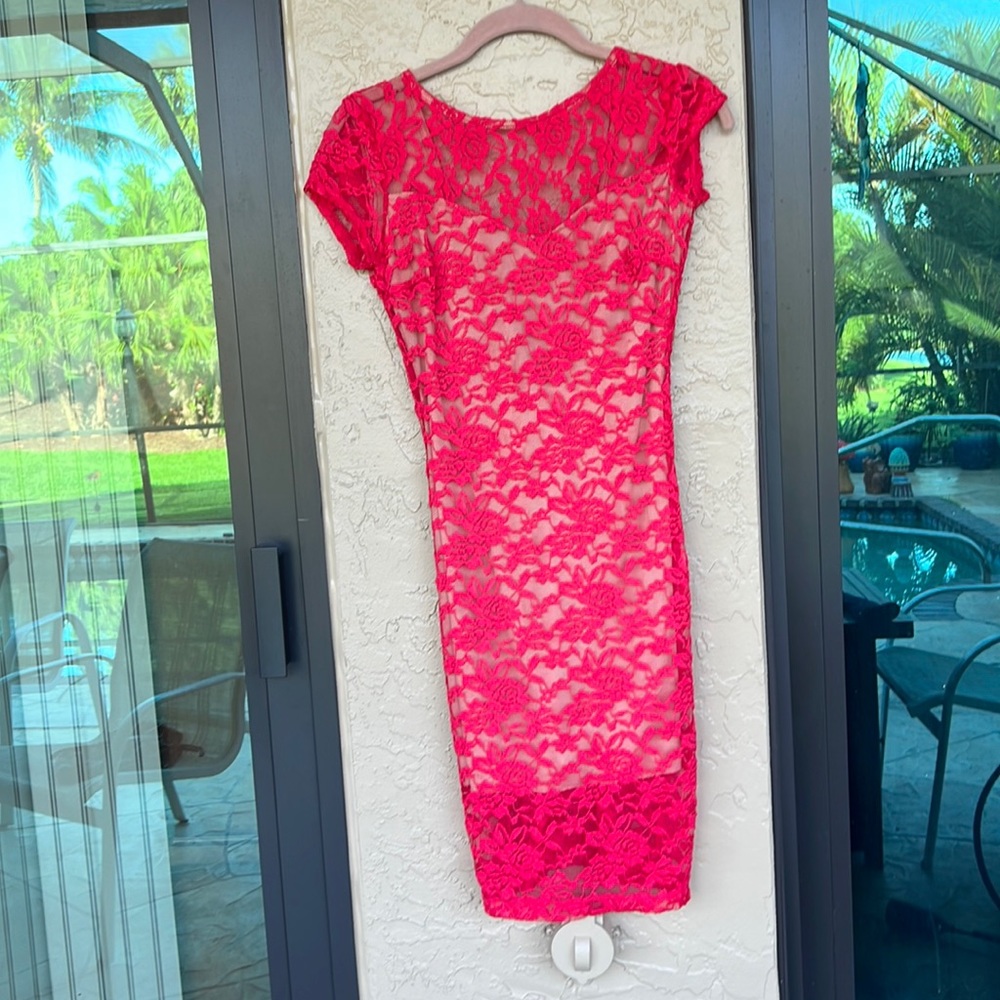 Adorable pink dress, midi length